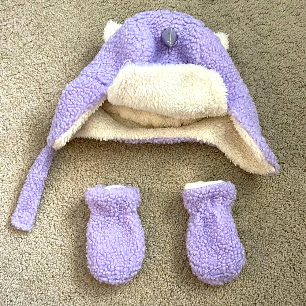 EGC unicorn hat w/Velcro under chin strap & matching mitten set size 6-12 months